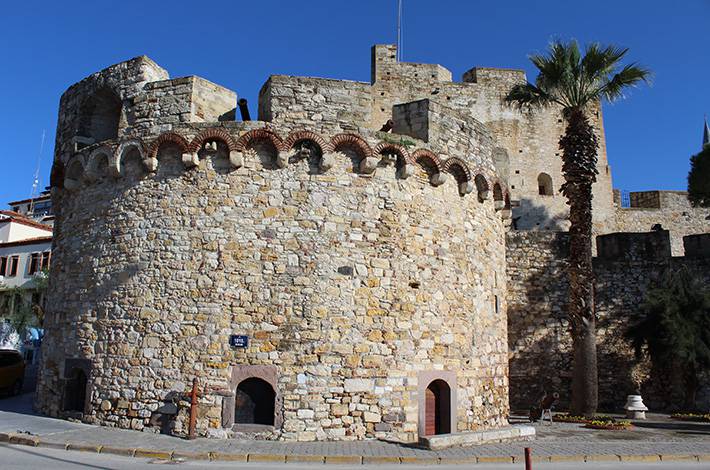 Çeşme Kalesi ve Müzesi