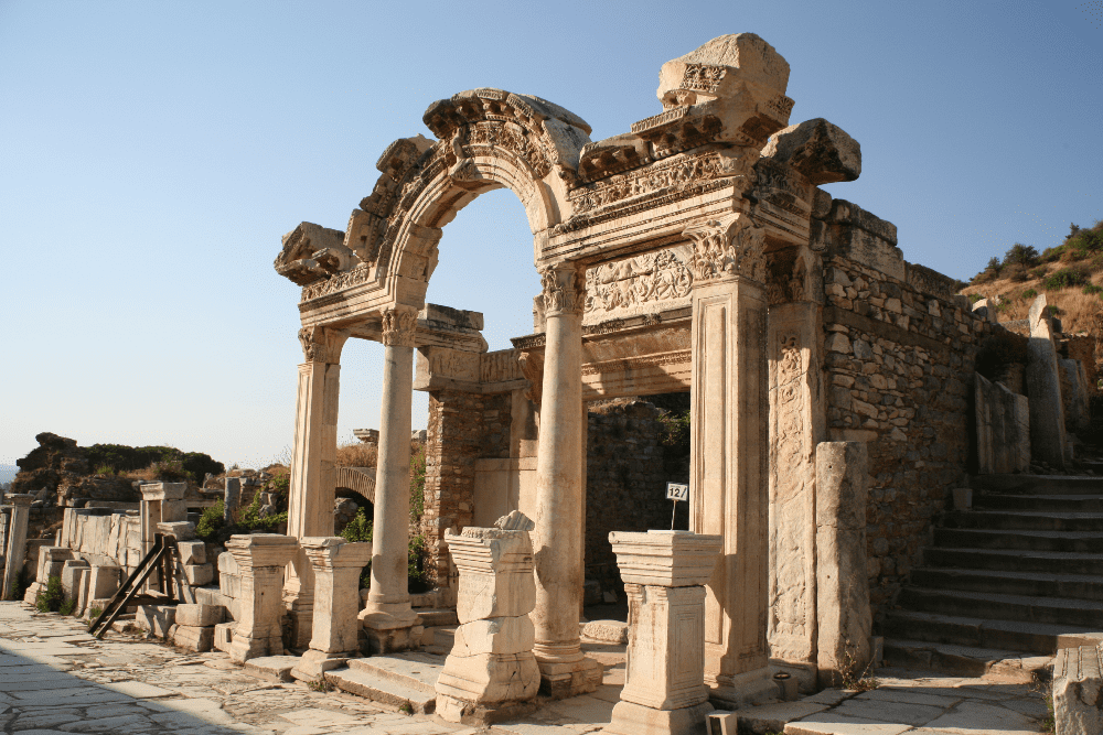 Hadrian Tapınağı